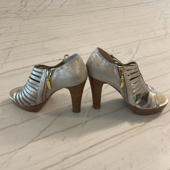 Lauren by Ralph Lauren gold heels - Picture 4 of 9